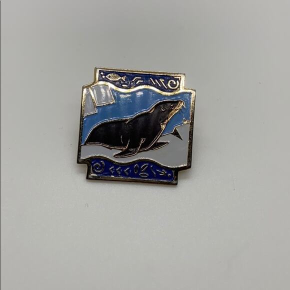 Vintage seal pin - Picture 1 of 4